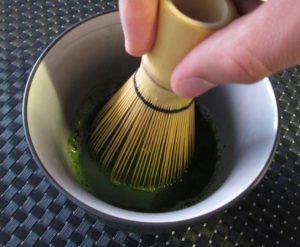 batiendo el matcha