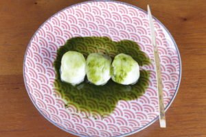 dango con sirope de matcha